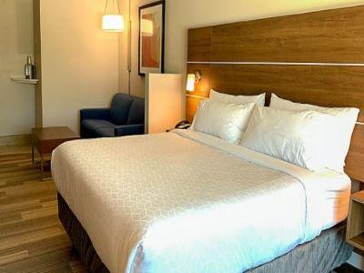 Express & Downtown Area-keeneland By Ihg Hotel 3*