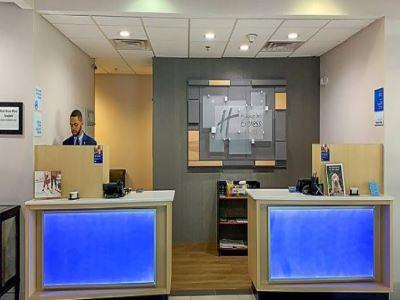 Express & Downtown Area-keeneland By Ihg Hotel 3*